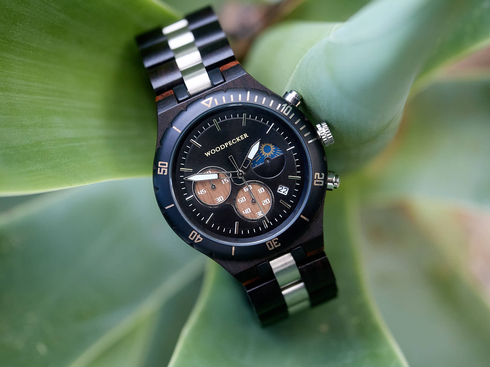   ブラック ベスト アークティックプログラム Ebony Wooden Watch with Engraving - Timeless Elegance and Style