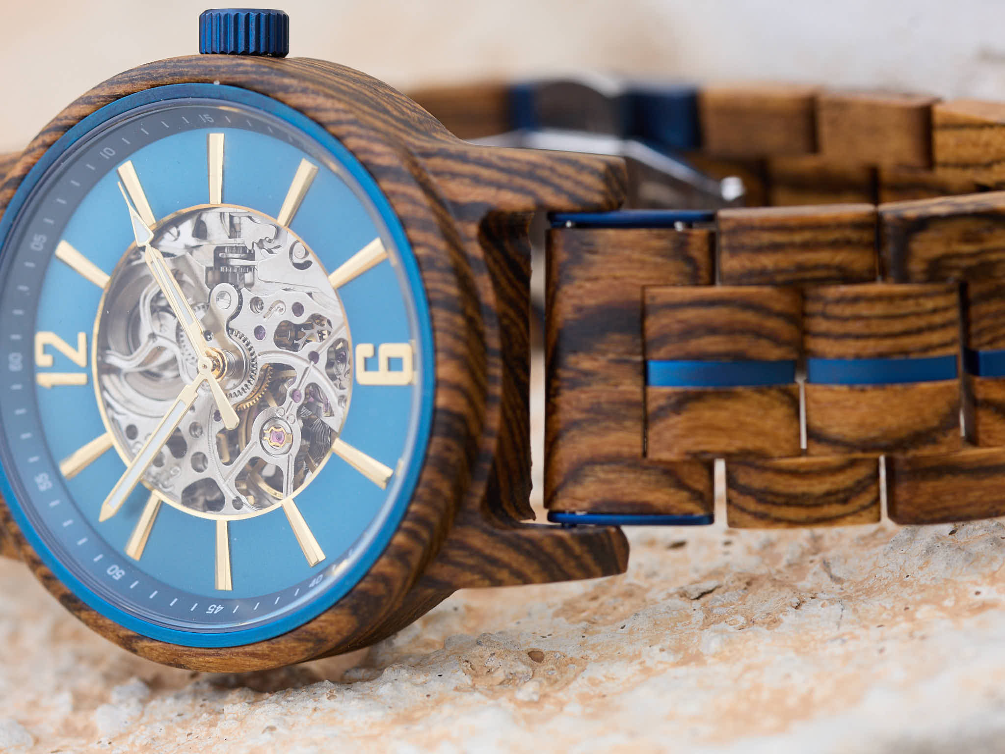 Acacia Wooden Watch with Engraving - Unique Craftsmanship and